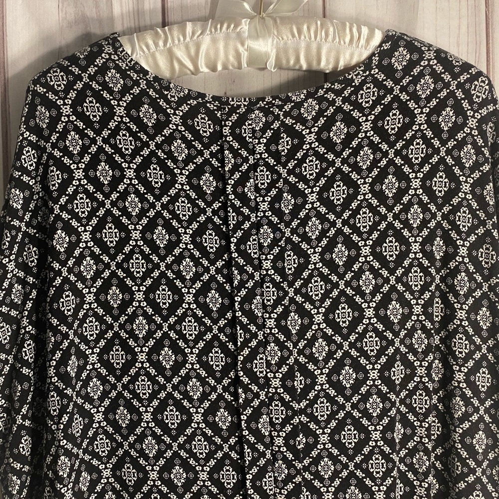 DB Plus Size Tunic - Picture 8 of 9